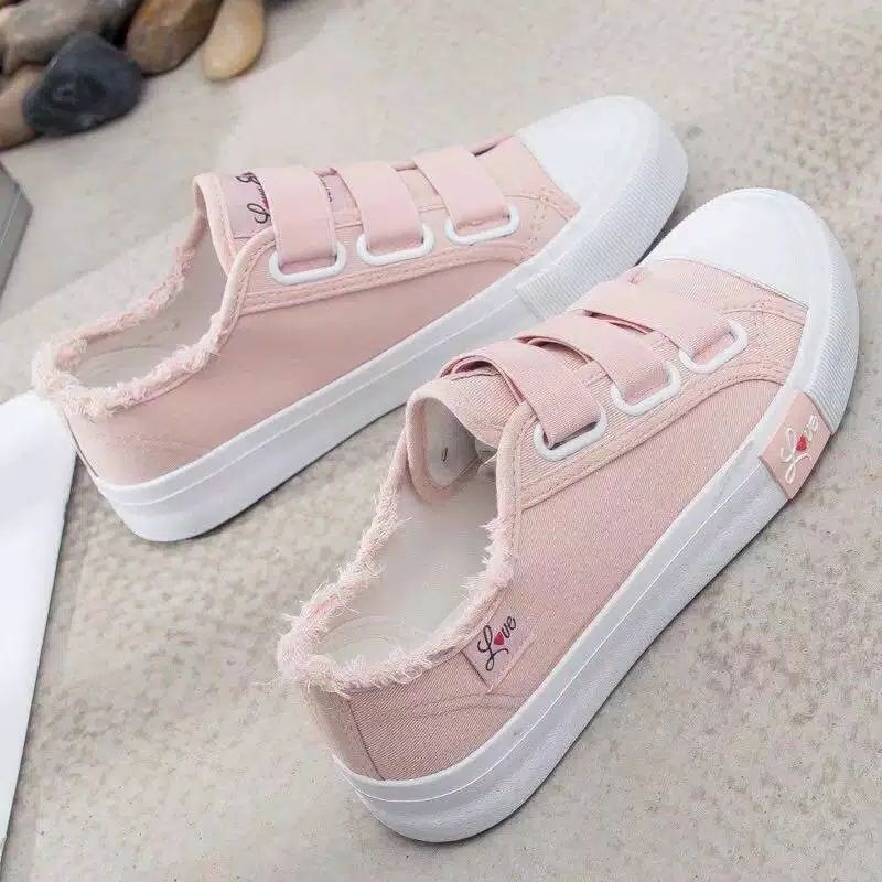 Sepatu Sneaker Canvas Putih Fashion Wanita Import