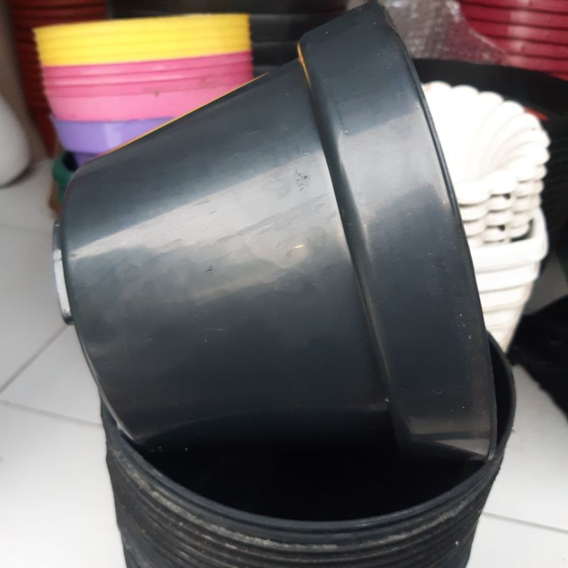 pot tanaman ukuran 20cm