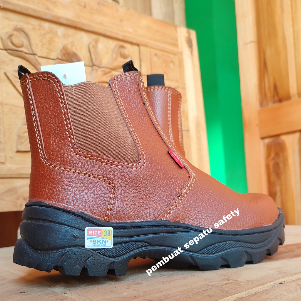 Sepatu Safety Elastis Silp on King Skn Terbaru Kulit Import Keselamatan Kerja Proyek Pabrik Kitchen dapur Pom Batu Bara Tambang  Kontraktor Bangunan Sepatu Safety Hitam Ujung Besi Sepatu Safety Septi Saveti