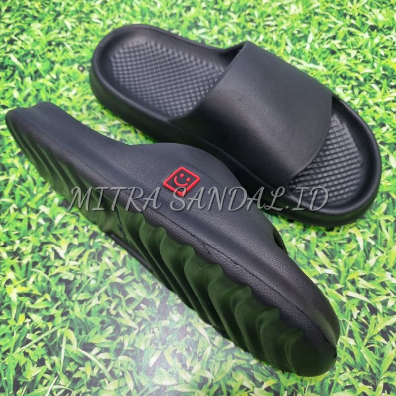 Sandal Slide Cowok SMILE/Sandal Slip Anti Air/Sendal Selop Anti Licin Karet Tebal Promo Mitra