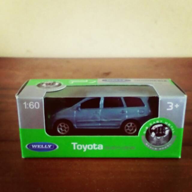 Welly toyota innova 1:60