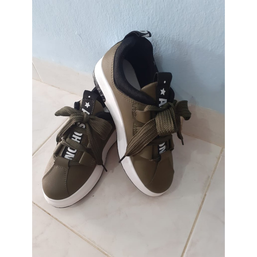 ( BAYAR DI TEMPAT / COD ) Sneakers wanita import / Sepatu wanita