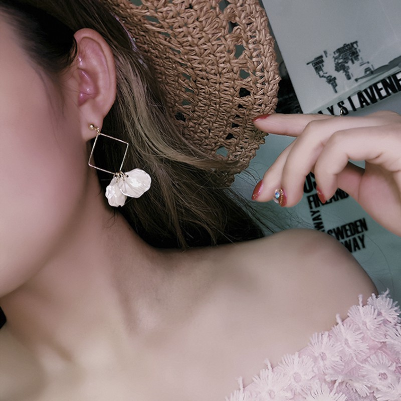 Anting Wanita Kekinian Ala Korea Model Segi Empat Mix Kerang Best Seller miss 63