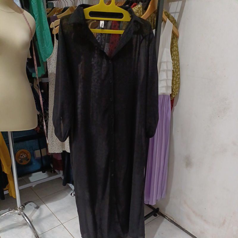 Outer panjang hitam button up lengan panjang