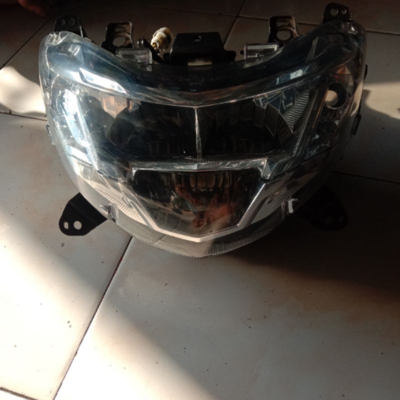lampu depan yamaha freego