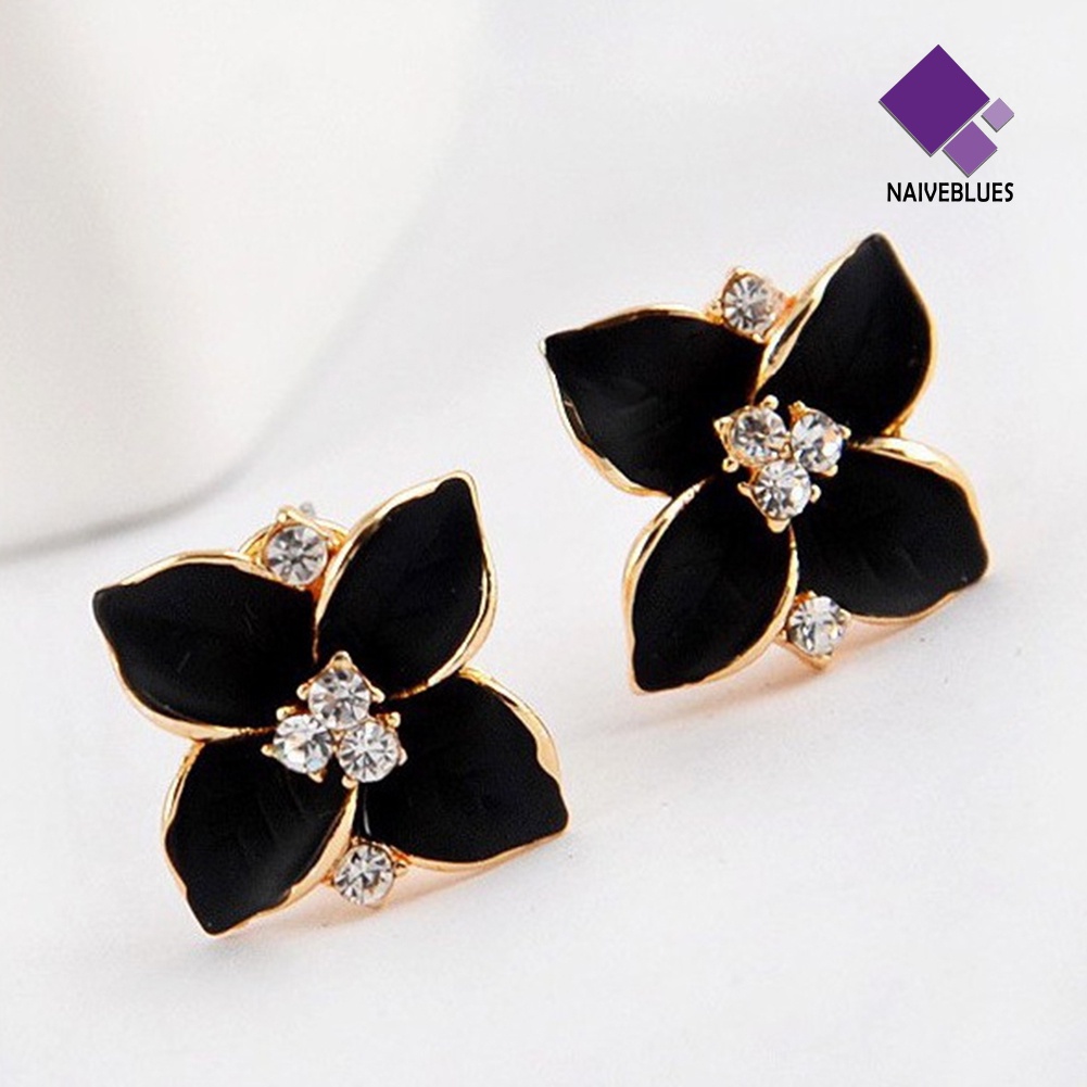 Anting Enamel Bentuk Clover Aksen Berlian Imitasi Untuk Wanita