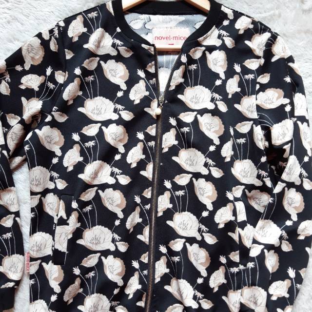 Preloved Jaket Novel Mice