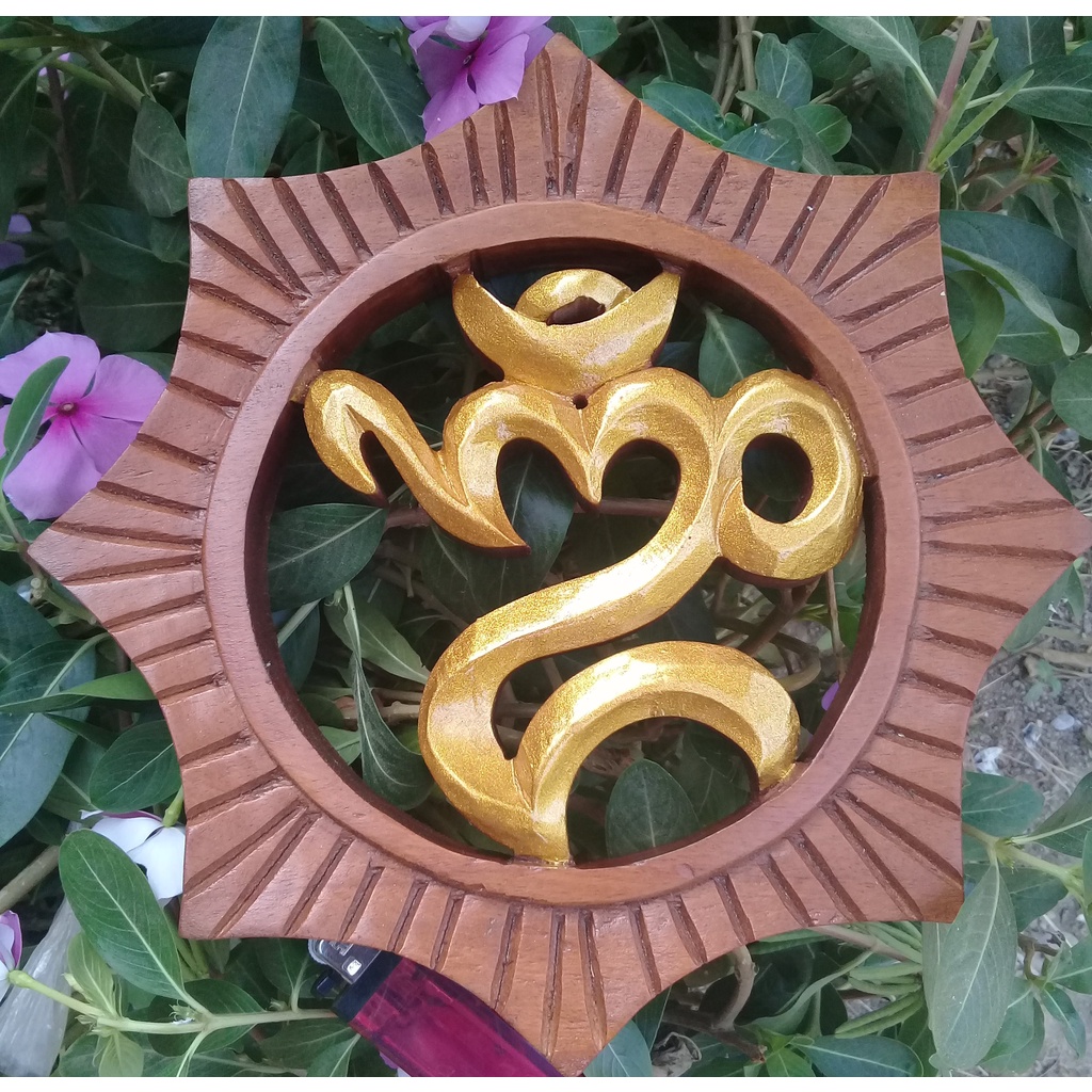 omkara 001 hiasan hindu kayu