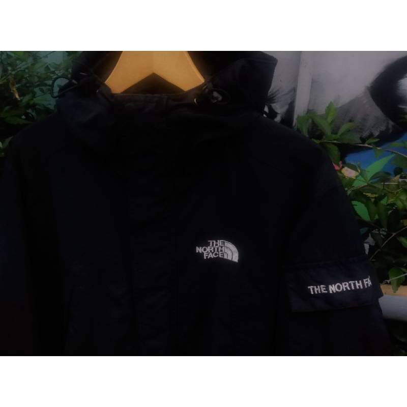The North Face (Saku Samping)