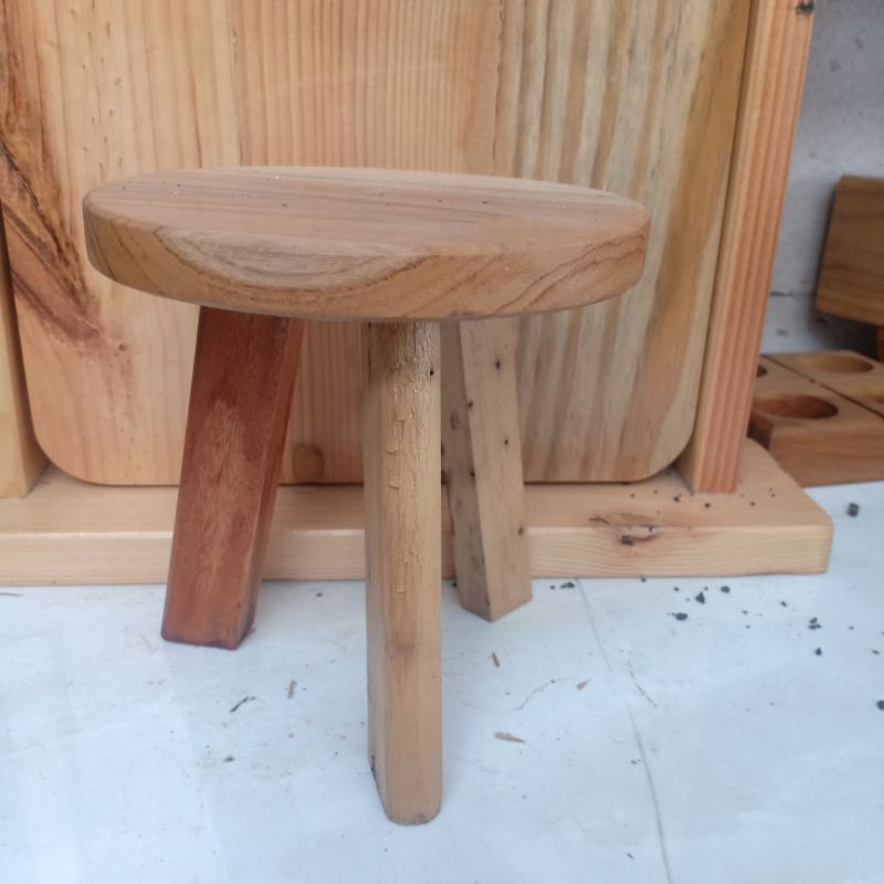 Rak Kayu Bulat Kaki tiga Rak Pot Rak Tanaman Rak Kayu Jati Kaki tiga kecil