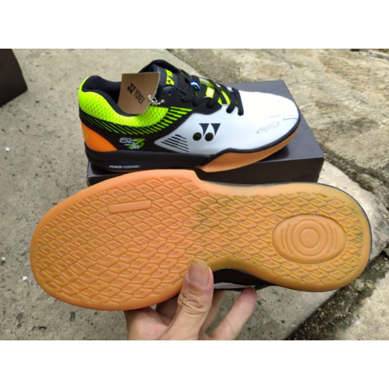 sepatu yonex