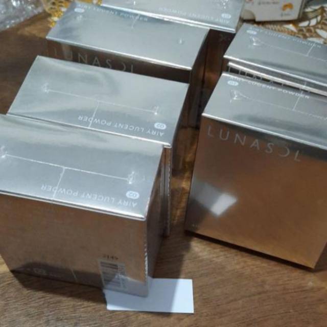 Lunasol Airy lucent powder