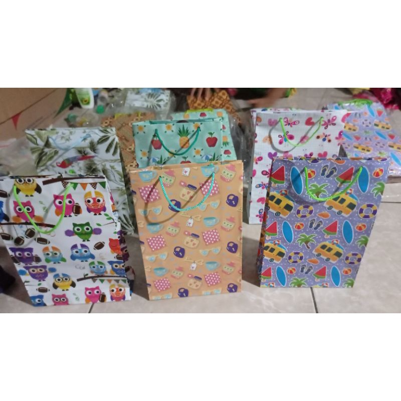 

PAPERBAG/TOTEBAG TASKERTAS TASKADO TASSOUVENIR BINGKISAN
