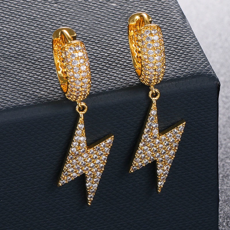 Anting Hypoallergenic Desain Petir Aksen Kristal Kubik Zirkonia Warna Perak Gaya Hip Hop Untuk Pria Dan Wanita