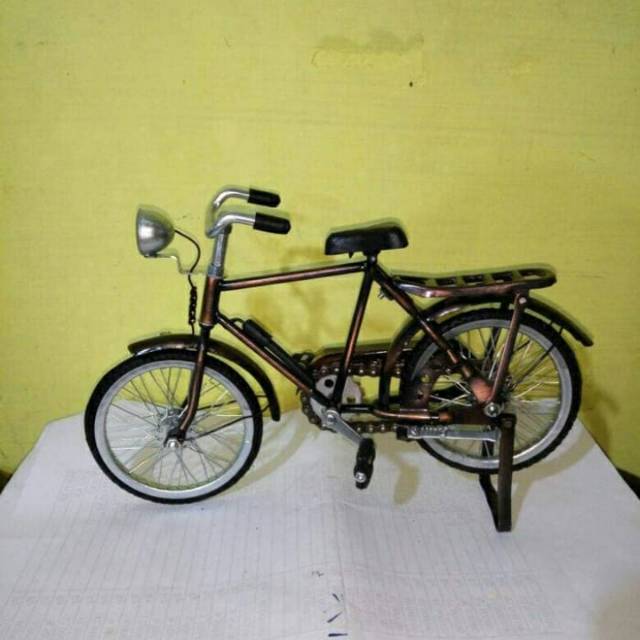 MINIATUR SEPEDA BESI ONTEL LAKI LAKI - PAJANGAN - SOUVENIR JOGJA.