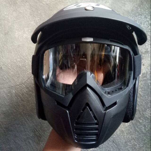 Helm dan kacamata goggle masker antman alien
warna kayak penampakan