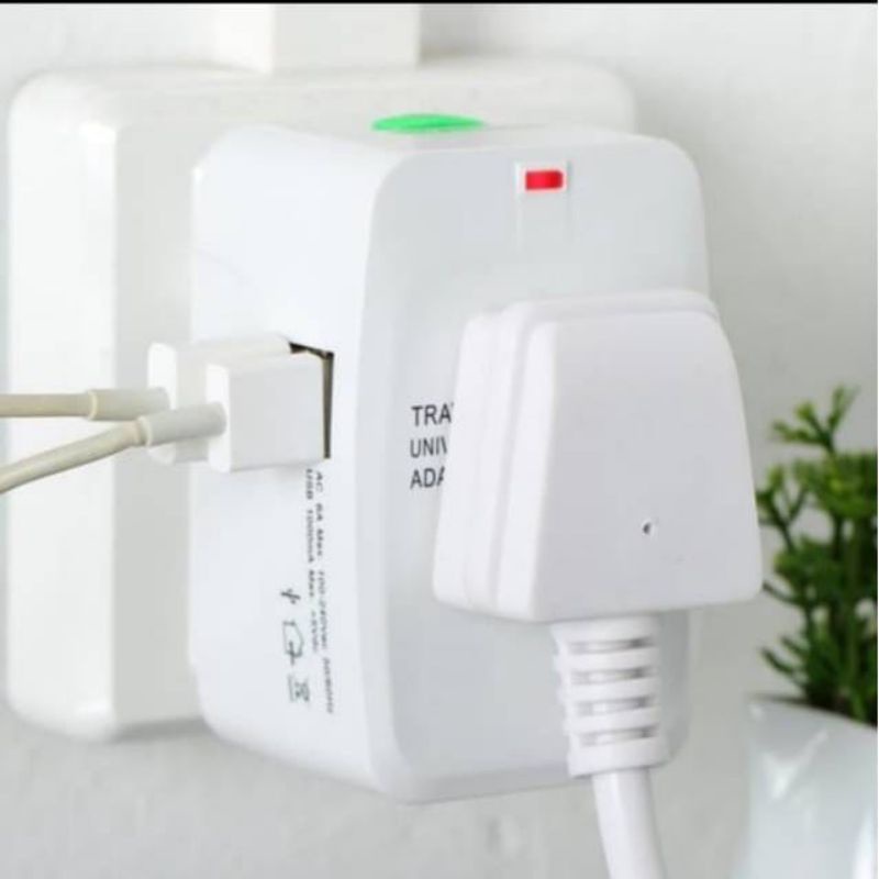 0Universal Travel vAdaptor USB Charger Adaptor  Colokan Stop Kontak