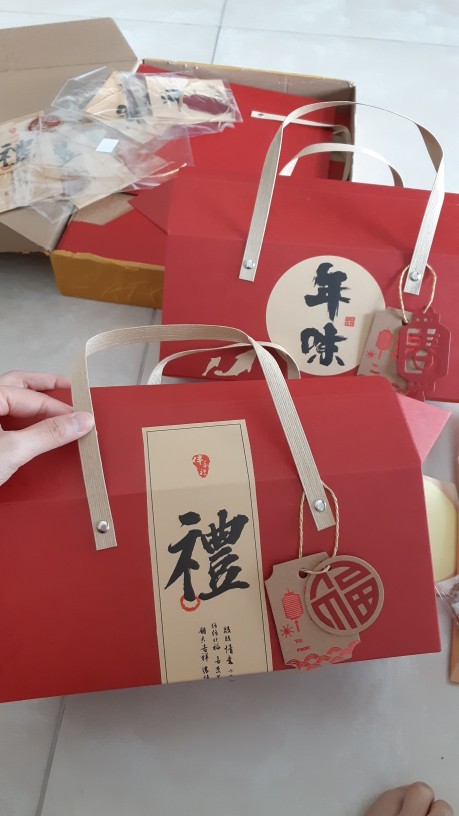 2021 New Year New Year Gift Box Portable Snowflake Cookie Box New Year Nougat Mooncake Pastry Packaging Paper Box【ready Stock】