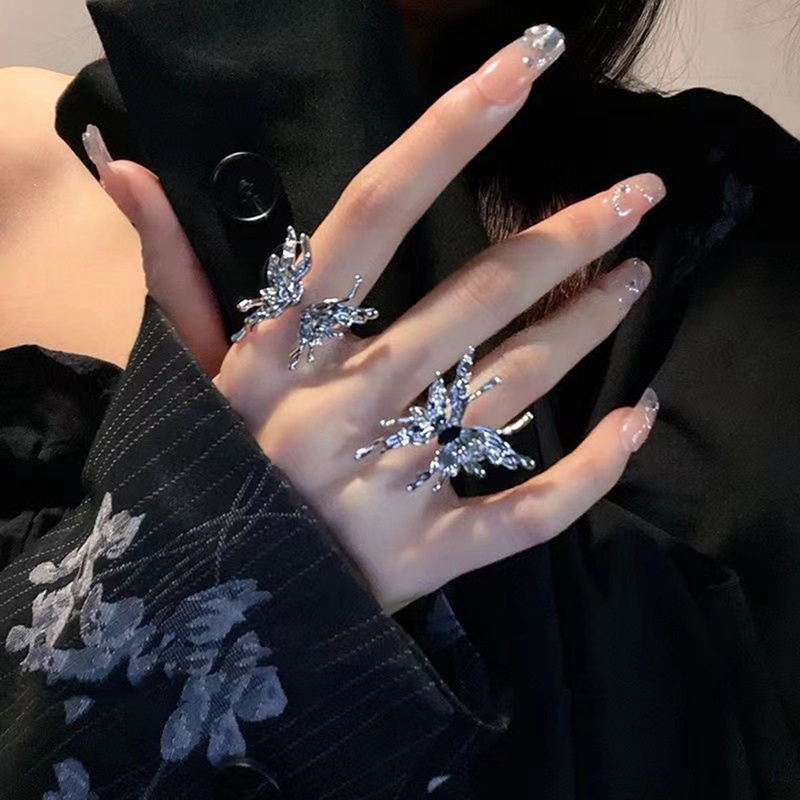 Cincin Model Terbuka Desain Kupu-Kupu Asimetris Bahan Metal Gaya Punk / Gothic Untuk Wanita