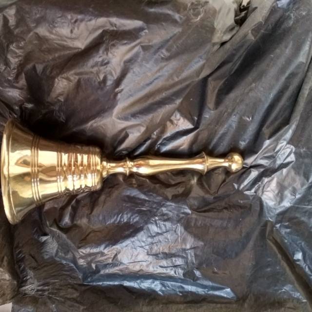 Lenceng es. Bel tangka unyil. Lonceng kuningan