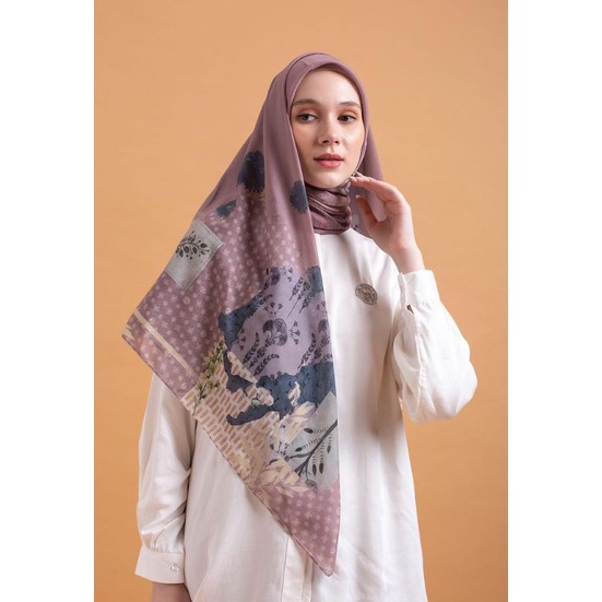 Ria Miranda Odion scarf