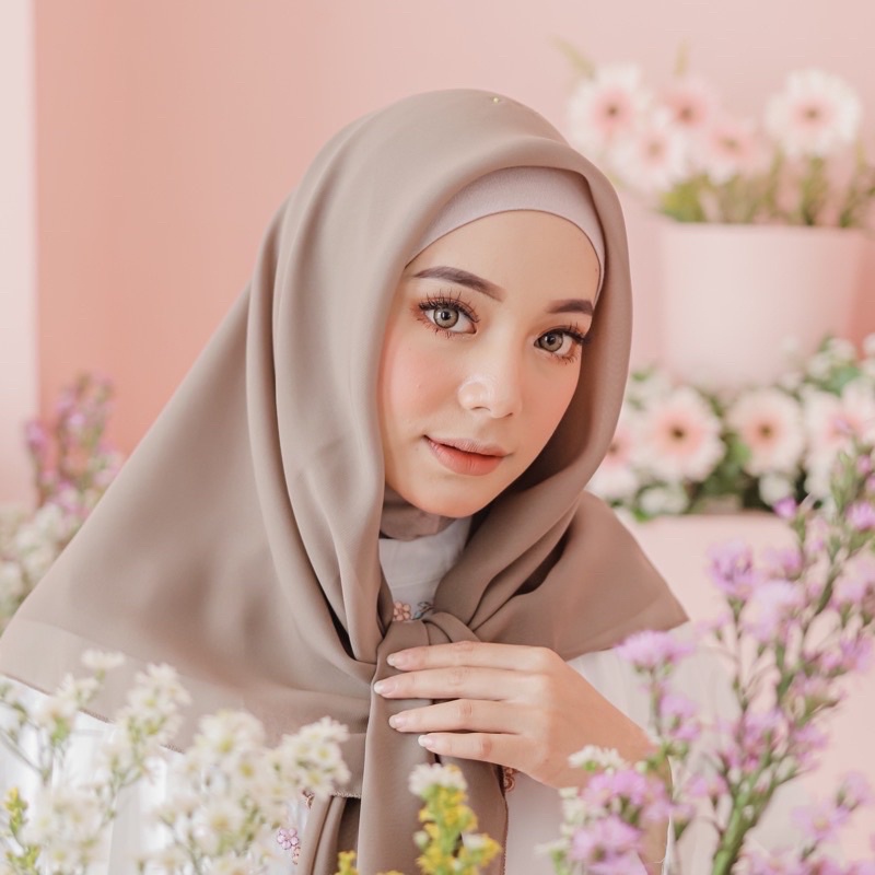 40+ Warna Hijab Segi Empat Bella Square Premium Original Jilbab Bella Square Polos Pollycotton-Frapuccino