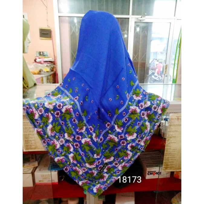 Hijab Segiempat Tierack Motif Bunga Blue 18173