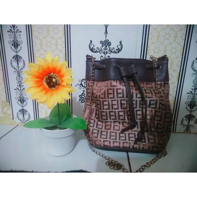 Preloved tas serut fendi/ff