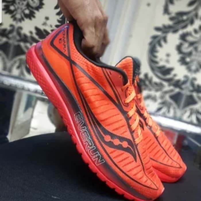 Sepatu Saucony Kinvara 10 Buat Olahraga Untuk Pria Original