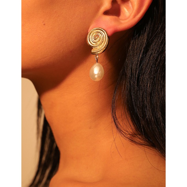 LRC Anting Tusuk Fashion Gold Alloy Pearl Stud Earrings F57580