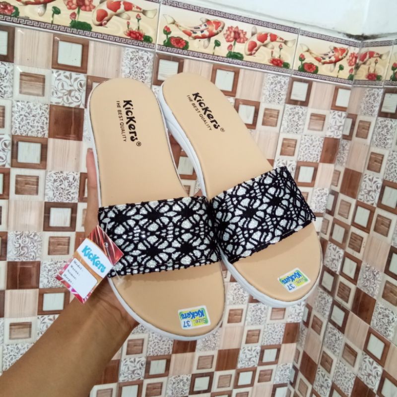 SANDAL KICKERS WANITA Slop Brukat