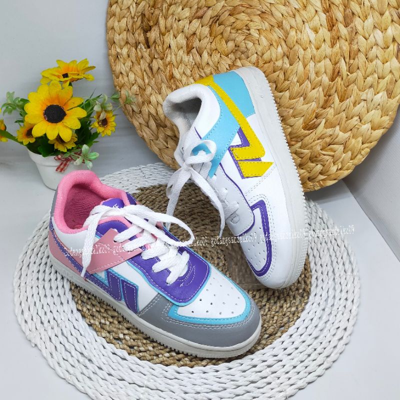 Sneakers Wanita Elvira BONUS KAOS KAKI CR02 HPD506