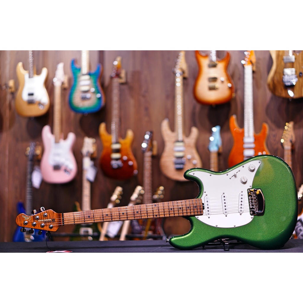 Ernie Ball Music Man Cutlass SSS Charging Green  G97680