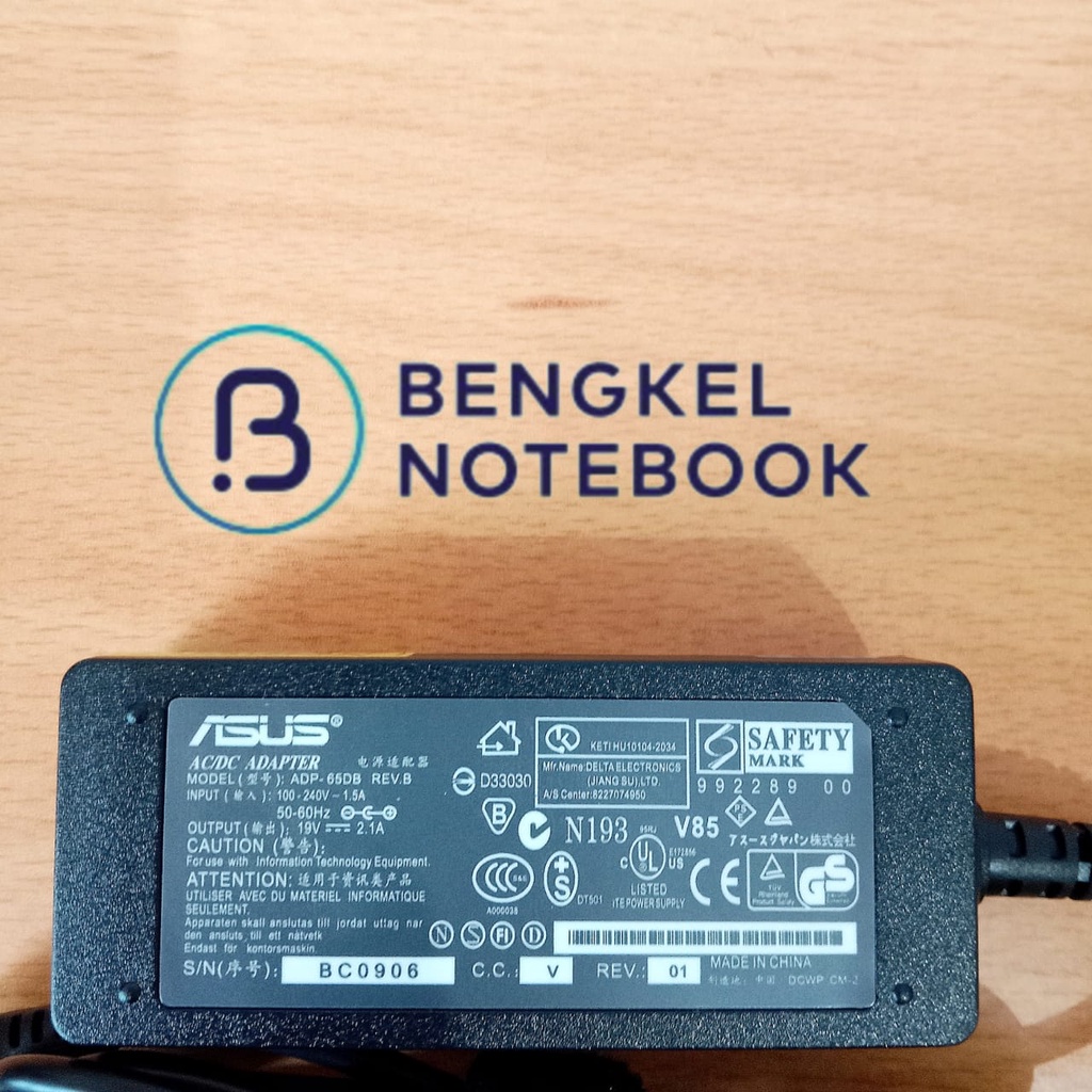 Adaptor/ Charger Asus 1015P 1015E 1025C 19v 2.1a Size 2.5x0.7mm