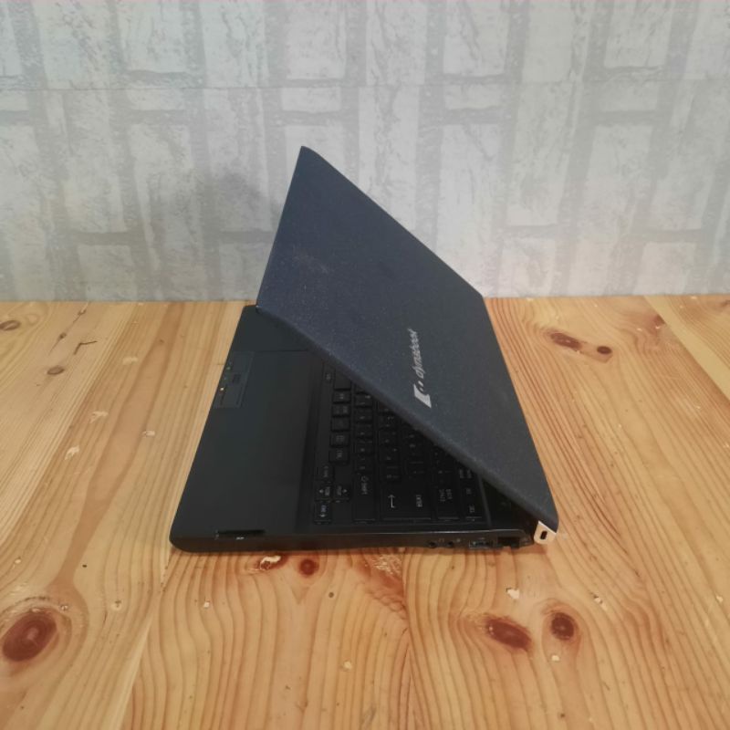 Laptop Toshiba Dynabook R732 intel Cor i3 Ram 4GB HDD 320GB Windows 10 Full aplikasi siap pakai