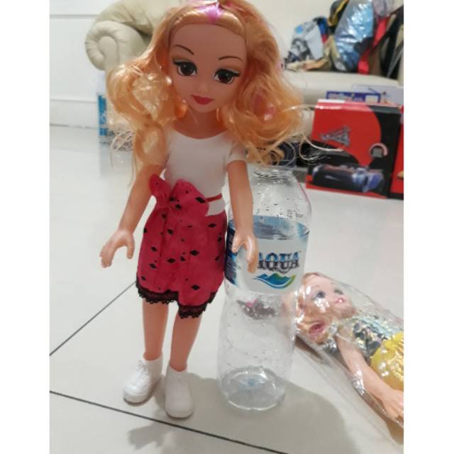 Boneka gadis cantik bunyi