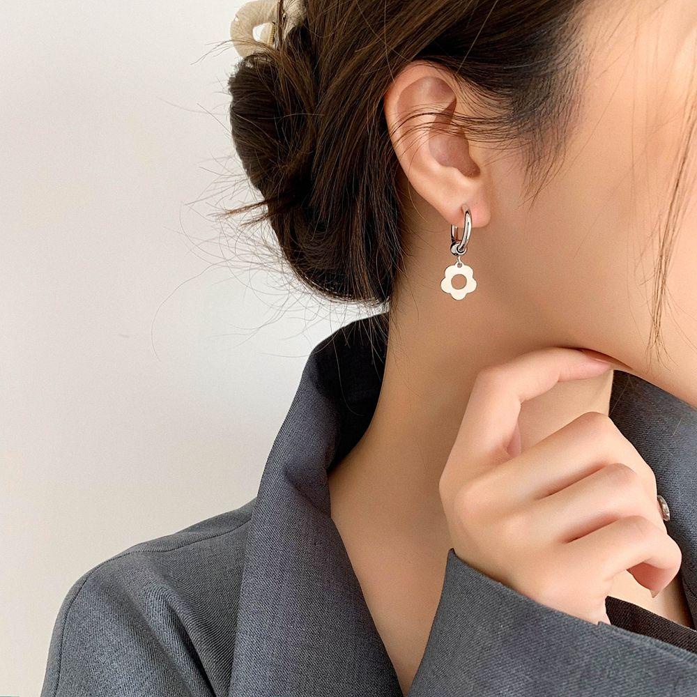 Mxbeauty Anting Bunga Gadis Indah Geometri Telinga Gesper Logam Perak Anting Gaya Korea Earrings