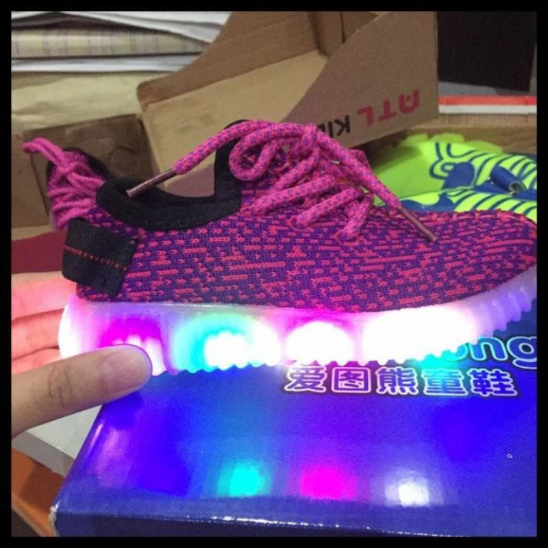 SEPATU YEEZY KIDS LED/SEPATU LED ANAK/SEPATU KARAKTER BAYI/SEPATU LAMPU LED