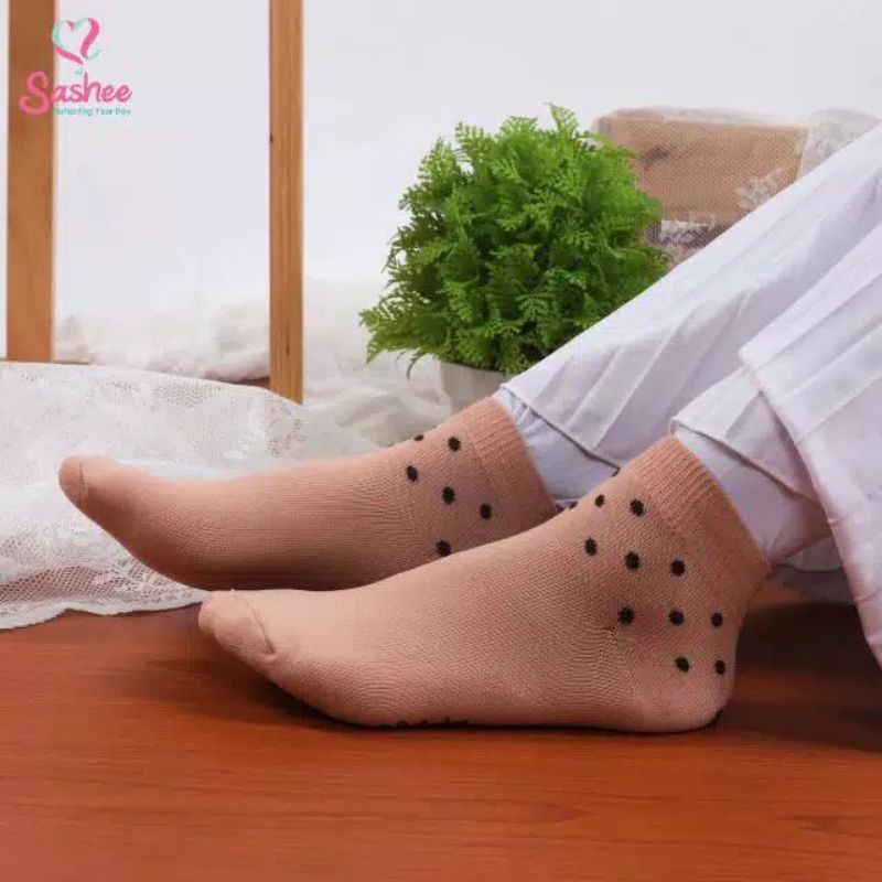 kaos kaki tumit polka ori sashee