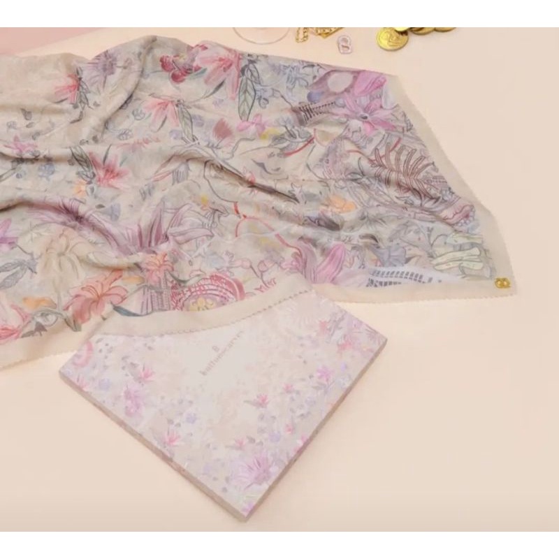 Buttonscarves Dubai Series ivory