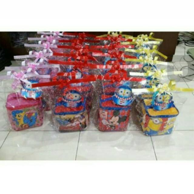 Paket Souvenir Ultah Tas kubus & Tempat Makan