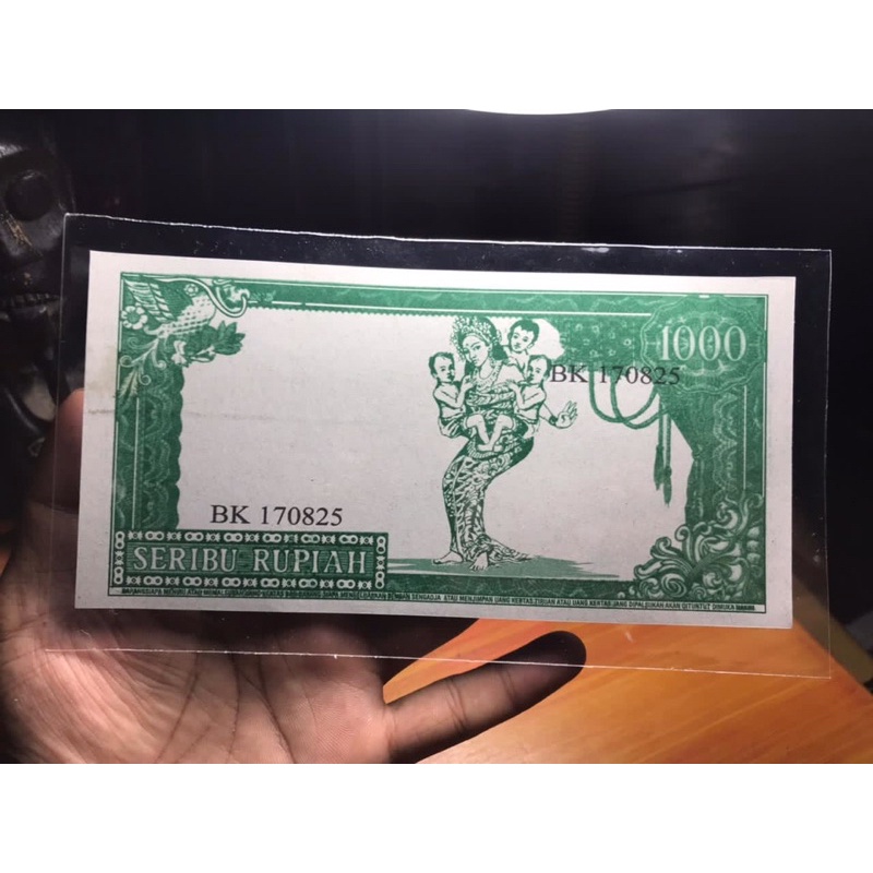 Uang Kuno Soekarno 1000 Rupiah Hijau 1960 Gendong Anak 3