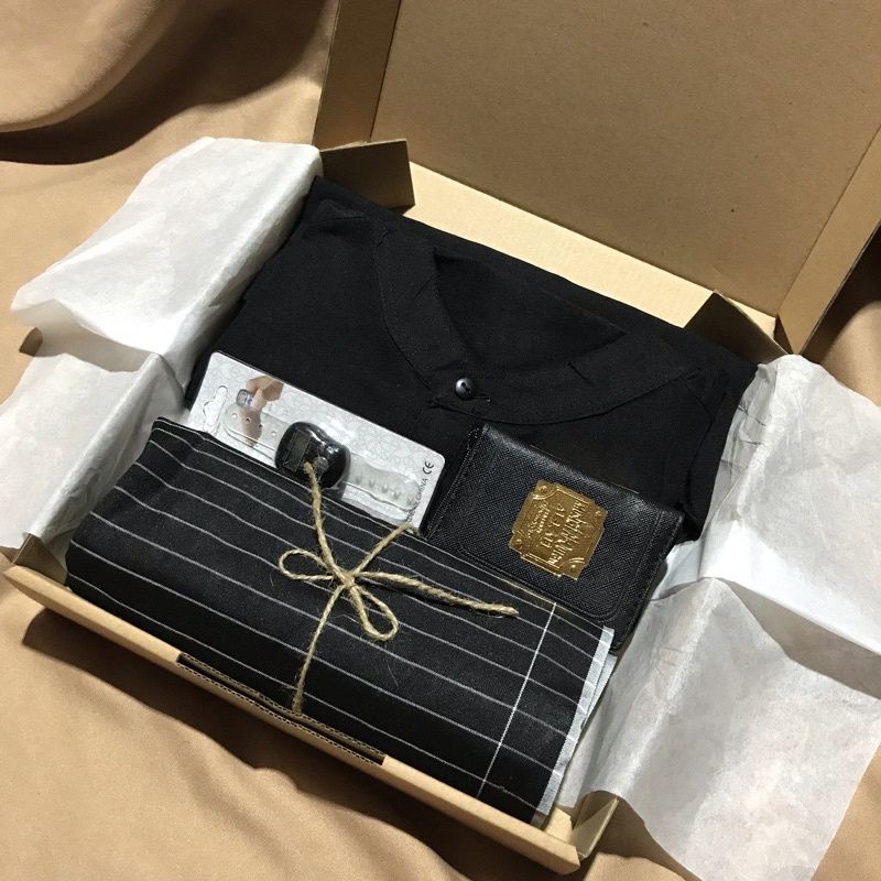 

HAMPERS KADO COWOK