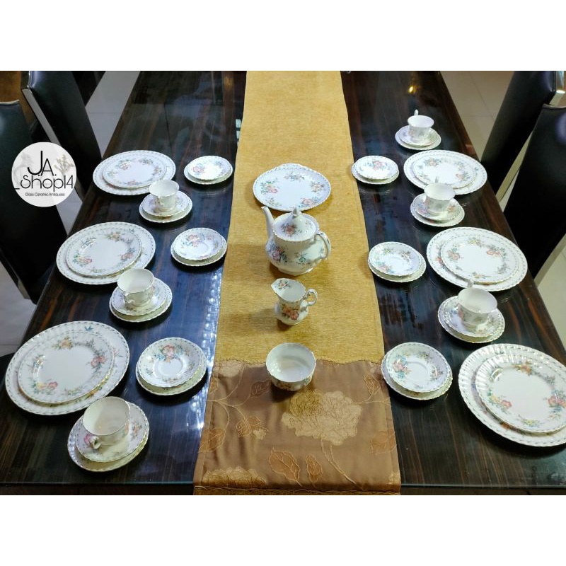 Peralatan makan & minum set, Royal Albert Constance Dinner set. Made in England.