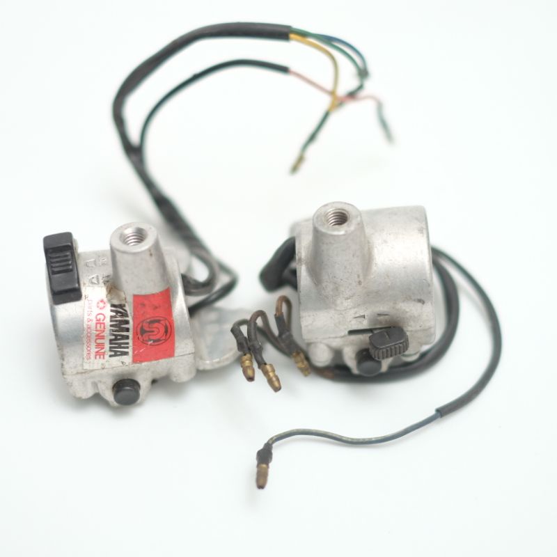 HOLDER SAKLAR SET KANAN KIRI YAMAHA V75 ELECTRIC DOBEL STATER DOUBLE STARTER ORIGINAL NOS ORI BARU