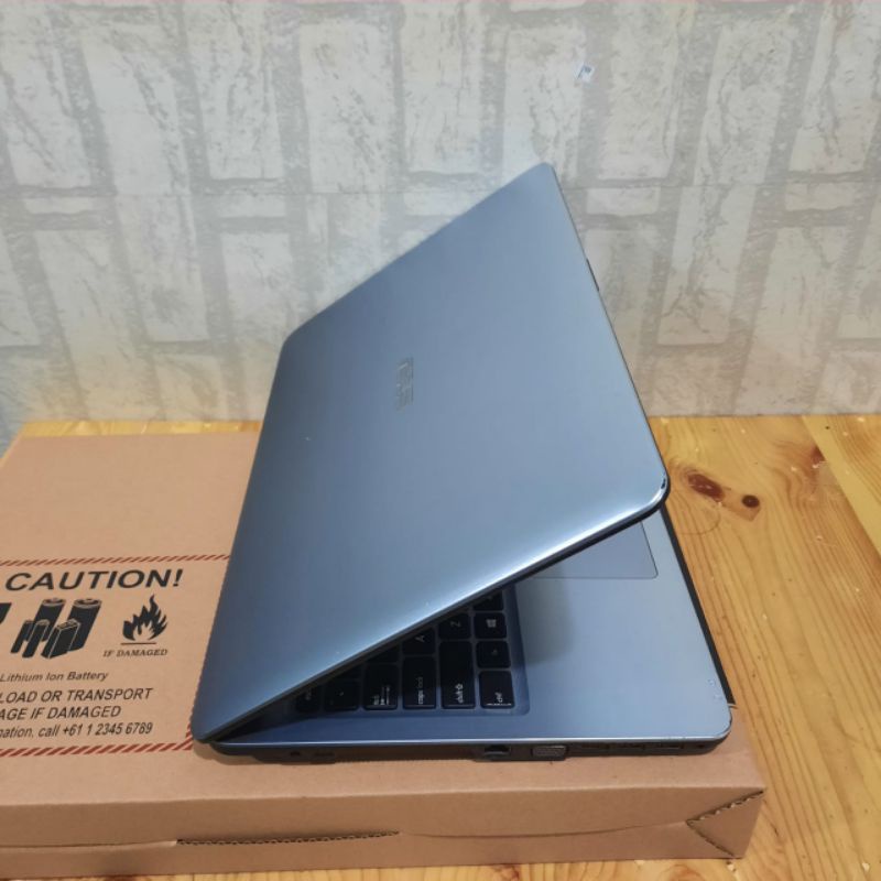 Laptop Asus X450LA COR i5-4210U Ram 8GB HDD 1TB Layar 15 inch Keyboard Numlock Windows 10 Full aplikasi siap pakai