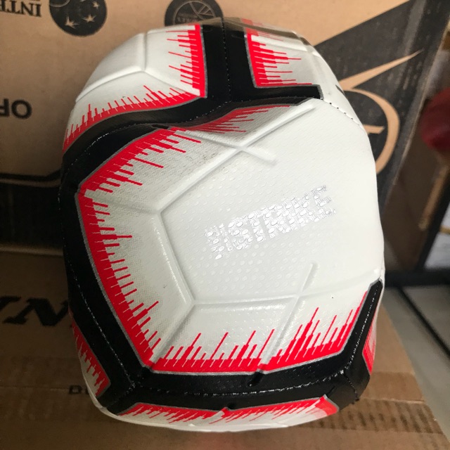 BOLA NIKE STRIKE Sepak Bola PUTIH (bukan bola futsal)