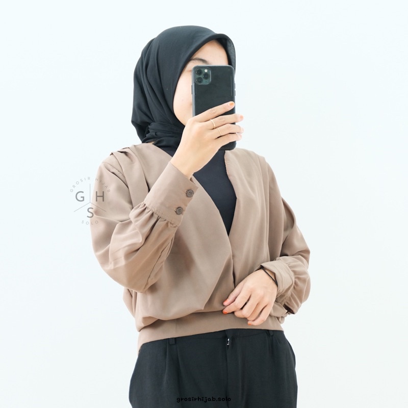 BEFAST - ZFC OOTD Blouse CIKA / Mizuna Blouse Outer / Blouse Wanita / Atasan Blouse Kekinian / Blouse Keluaran Terbaru 2022 / Blouse Casual Polos / Blouse Leher V / Outer Trendy / Terlaris