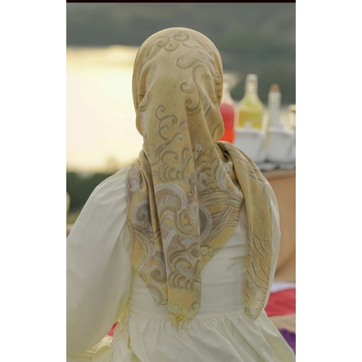 Buttonscarves The wave voal square Sunrise