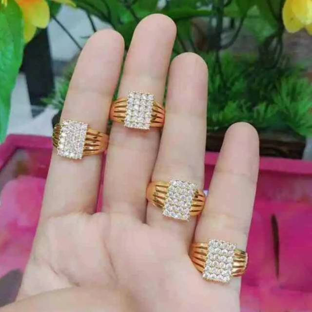 Cincin kotak perhiasan wanita gold